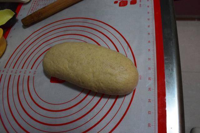 进行|普通的吐司加点料，做成蜜豆口味，简单又好吃