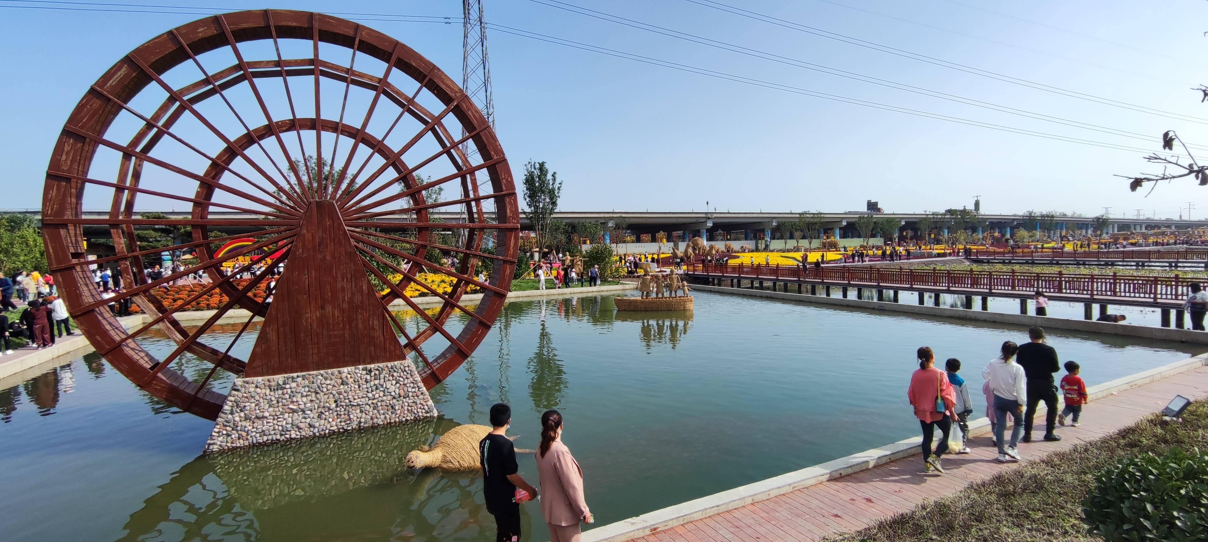 晋源稻花城开园迎国庆