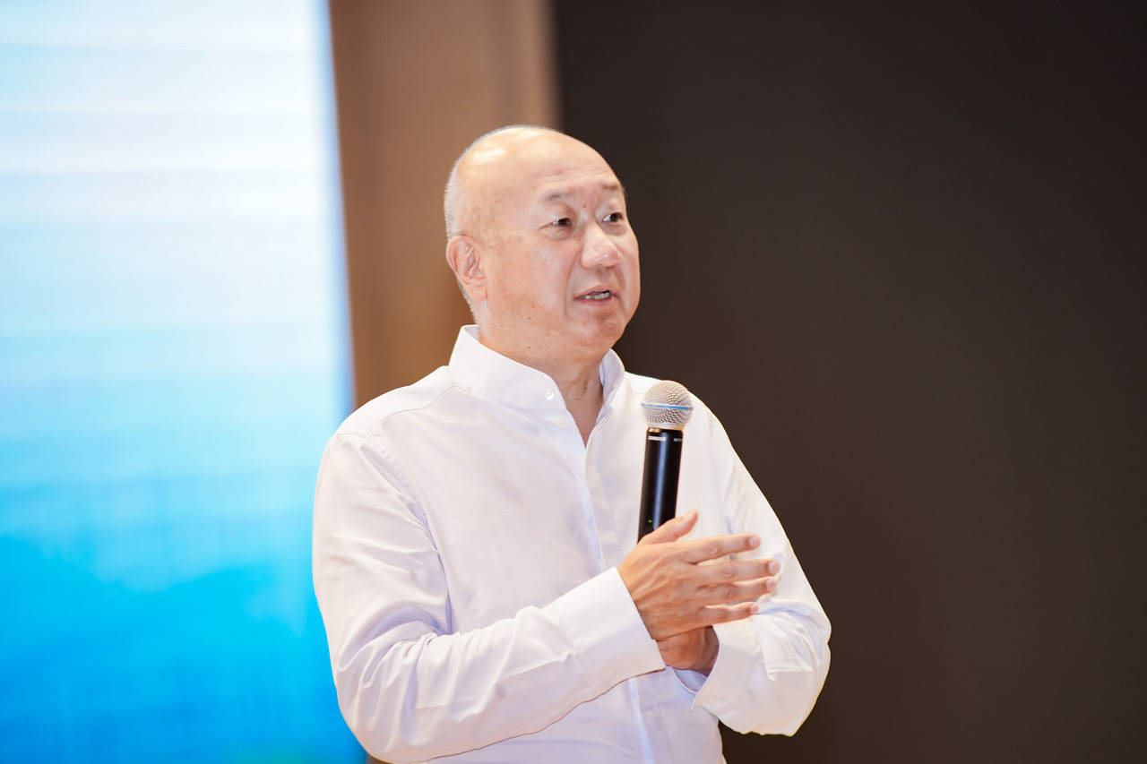 谭木匠控股有限公司董事长谭传华作了题为《释放土地文化最大价值》的
