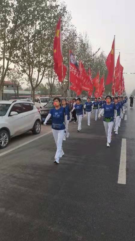 社区|东明县南关社区徒步队开展徒步活动喜迎国庆节