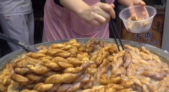 油茶|这家店三十年只卖一种早餐，当地人蜂拥而至，外地人却吃不惯