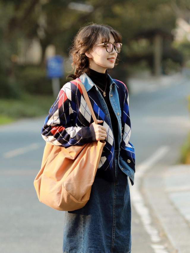 毛衣 种穿搭比较适合30多岁左右的女性穿，穿起来优雅大气