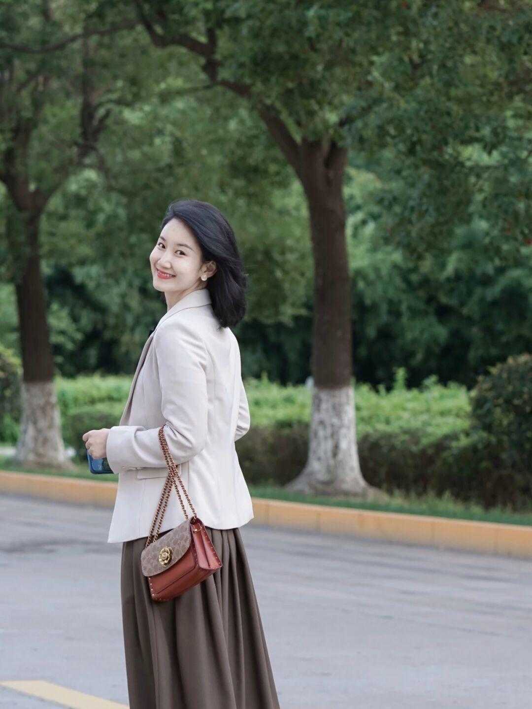 小个子 今年秋天,会穿搭的女生少不了这些单品,时髦精致又百搭