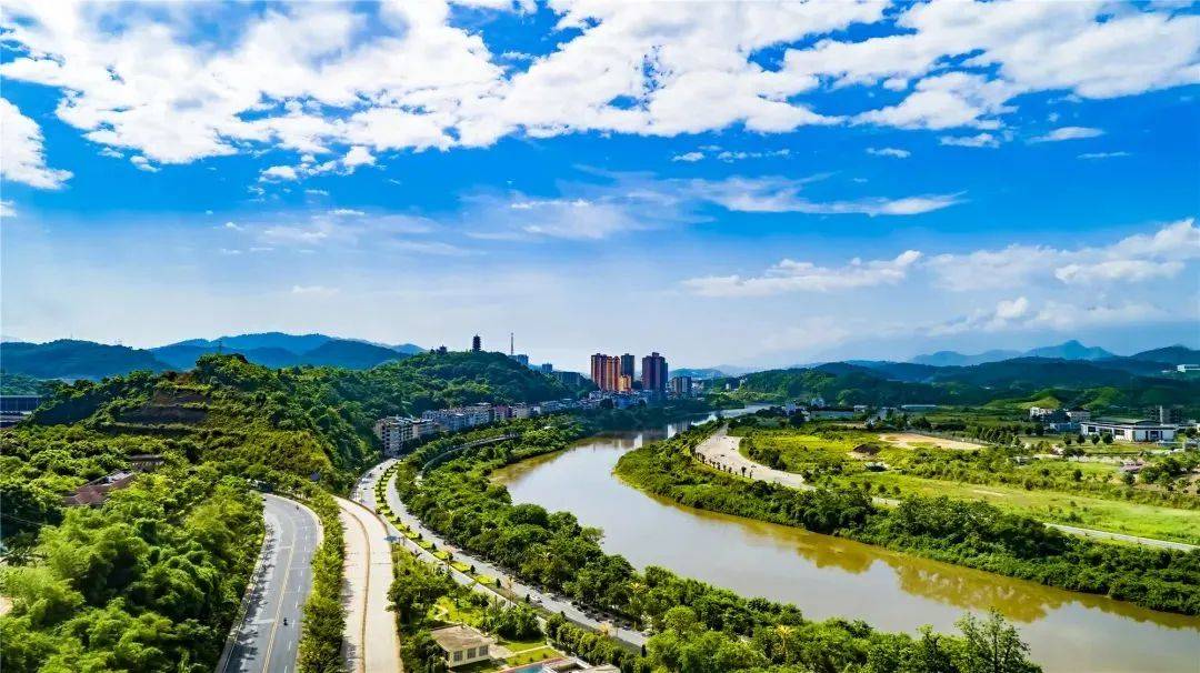 所有人快来动动手指投上一票为河口美丽县城打call