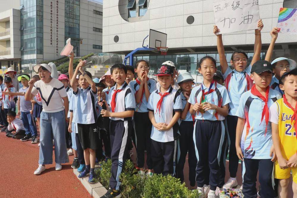 践行环保理念点燃绿色梦想青岛市第二实验小学举行秋季运动会