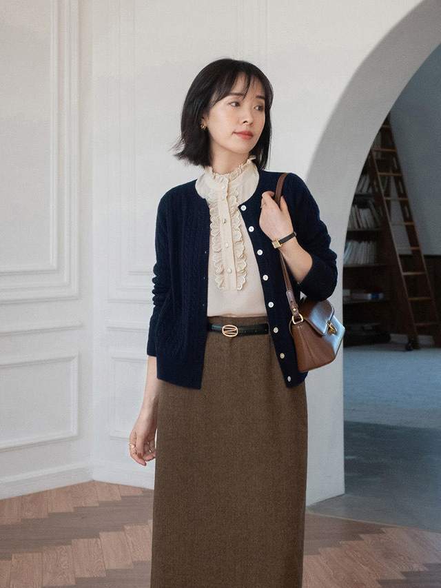 毛衣 种穿搭比较适合30多岁左右的女性穿，穿起来优雅大气