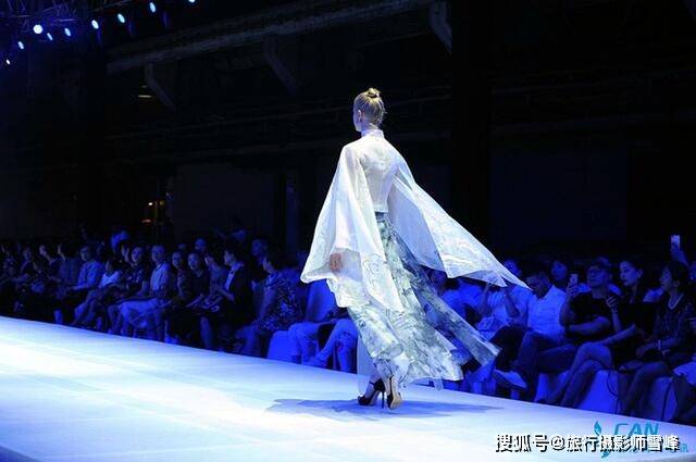 艺术 诗意的旗袍 诗意的女人(高清组图)