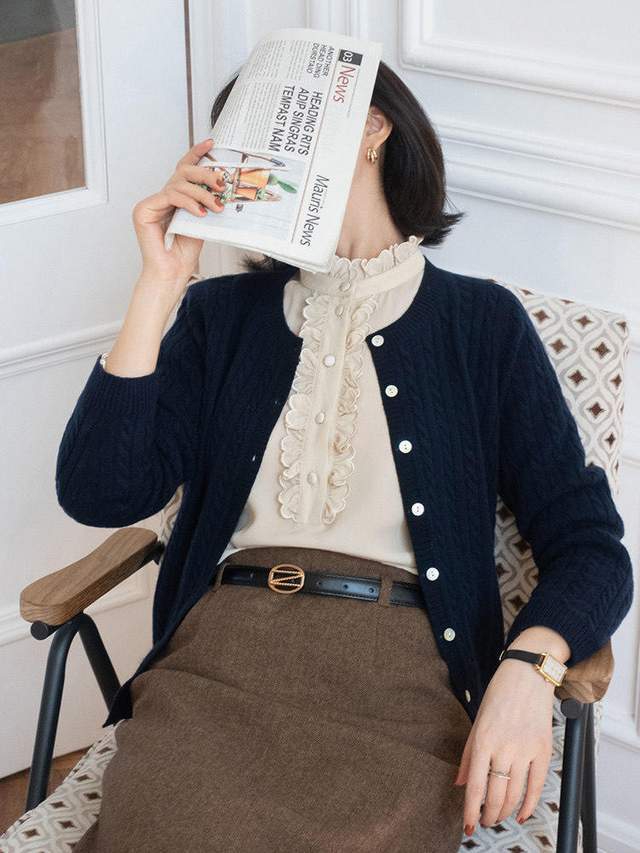 毛衣 种穿搭比较适合30多岁左右的女性穿，穿起来优雅大气
