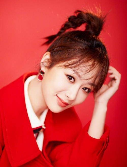 发型今年流行杨紫在剧组苦中作乐,分享日常编发好甜美!