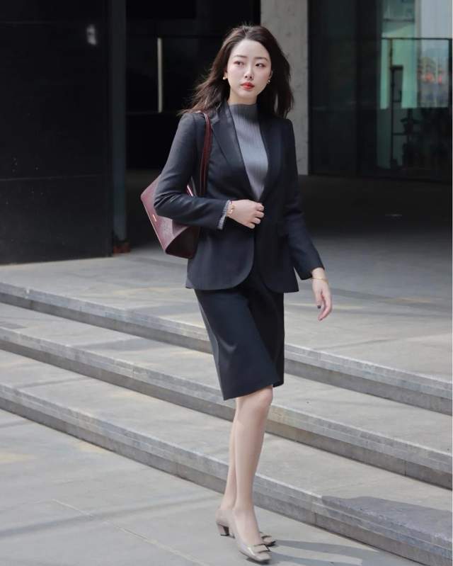 颜色 25岁~35岁女性怎么选西装？搭配衬衫或半身，能提升气质又减龄