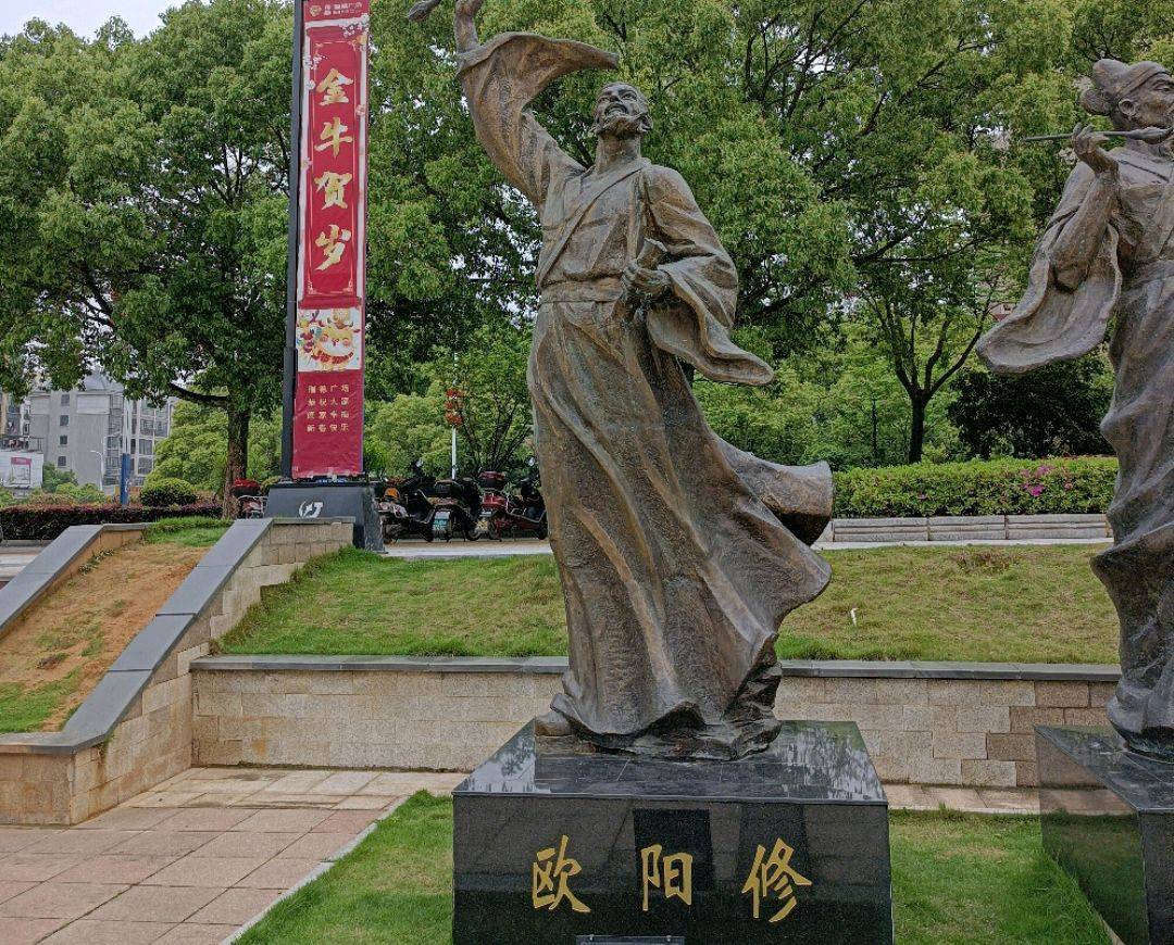 郑太君画荻教子,欧阳晔也经常指导欧阳修学习.