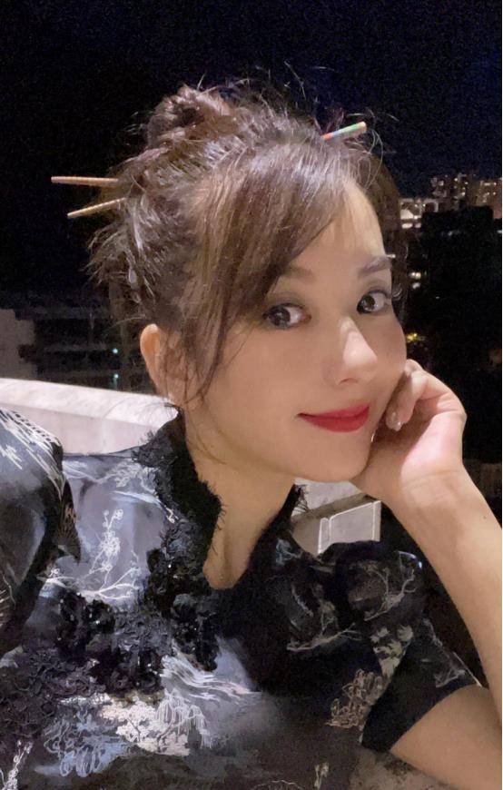 手表方媛晒动态未却见郭富城？天王嫂身材颜值超在线，看不出当妈了