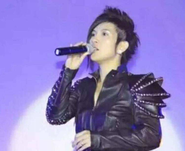 中性 长得像男生的5个女星，“春哥”不算啥，最后一位骗了一代人呀
