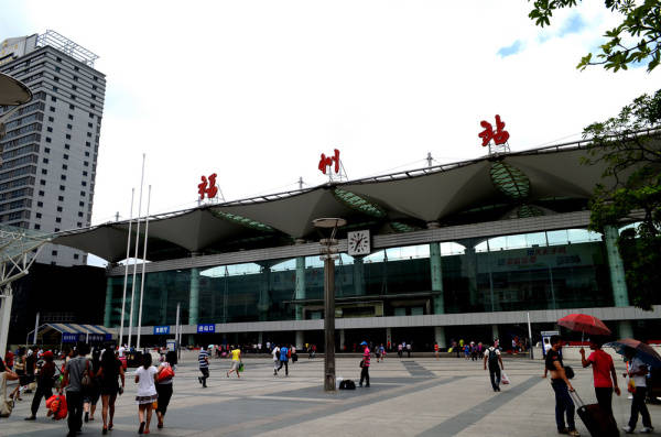 价值地铁1号线罗汉山站出口即达,坐拥6个出站口,地铁1站即达福州北站