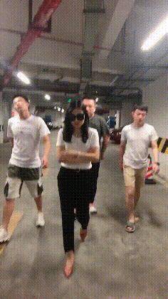 搞笑GIF：五菱不愧是大哥，天塌下來大哥頂著！ 搞笑整蠱 第5张