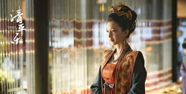江疏影 古装美到犯规，现代妆容清新脱俗，休闲造型让人惊叹江疏影的颜值！