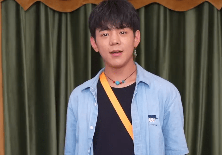 账号|丁真推广手机惹争议，本人账号回复雷军白眼表情，被骂后才修改