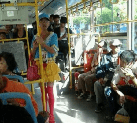 搞笑GIF：只要你來學車，我就干看孩子的活 搞笑整蠱 第8张