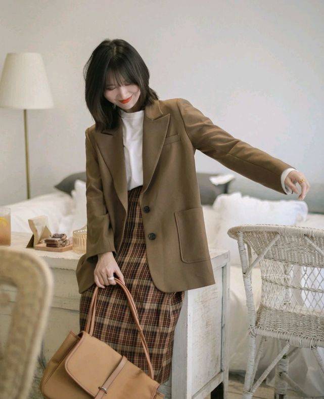 设计 秋季穿搭需要一件合适的外套，只要穿对了，高级感满满