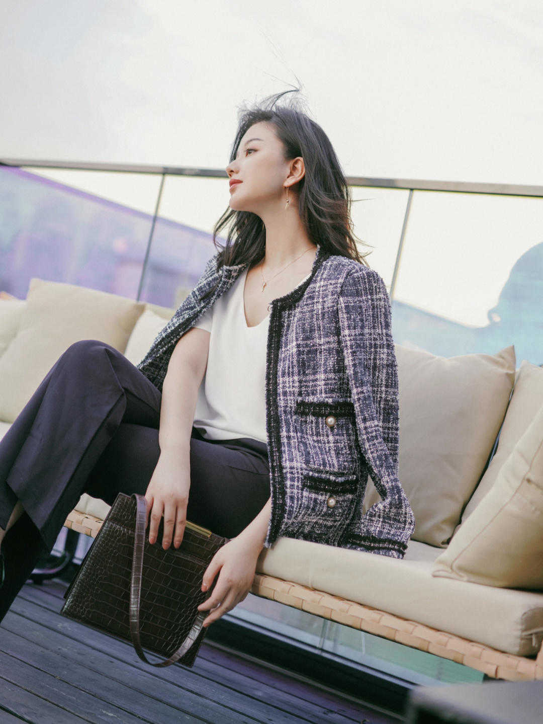 显得 30岁左右的气质女性，秋季多穿这些基础款单品，百搭又时髦