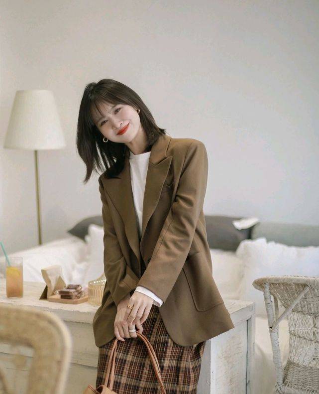 设计 秋季穿搭需要一件合适的外套，只要穿对了，高级感满满