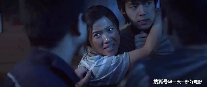 生活|扎心的“泼妇”,不容错过的冷门高分电影《万箭穿心》