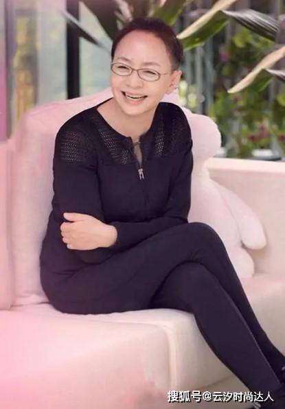 配饰 宋丹丹“原装脸”就是抗老，60多岁还能美出新高度，太厉害了