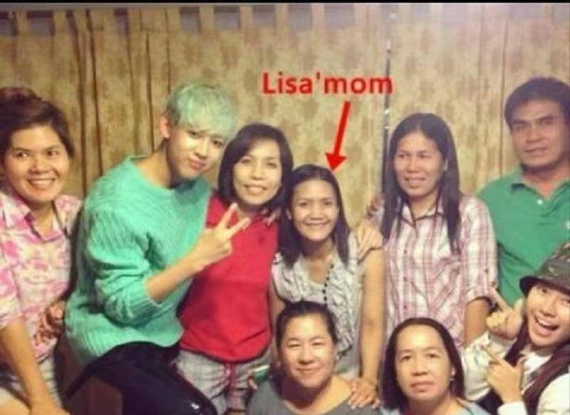 Lisa妈妈并非泰国贵族 热衷平价商品 传生父是小商贩农夫山泉广告歌曲免杀远控 天下快讯网 Lisa妈妈并非泰国贵族 热衷平价商品 传生父是小商贩农夫山泉广告歌曲免杀远控 天下快讯网
