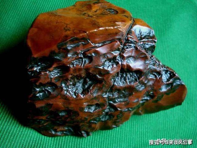 原创这种石头十分稀有内外都存在鲜艳颜色因此常受到收藏家的青睐