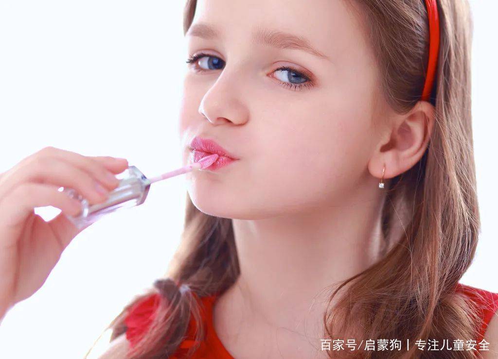 未成年5岁女童直播教化妆，“容貌焦虑”侵入未成年？