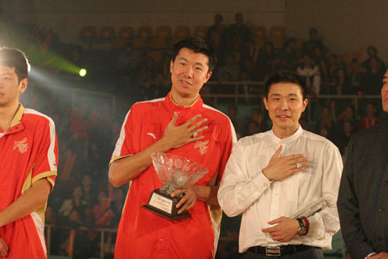 鲍国安身高多少厘米 f406a205d6ec49229132496238e50e65.jpeg