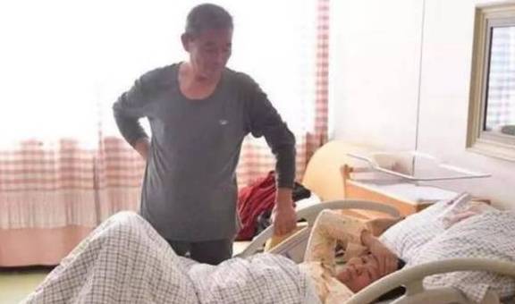 结局|“老了不指望你养我”，50岁产妈和女儿赌气生二胎，结局大失所望