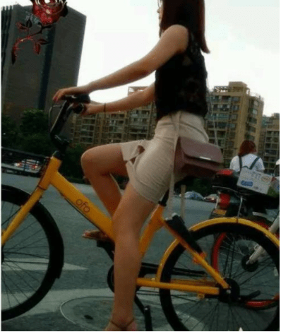 搞笑GIF趣圖:姑娘，嘴巴還可以這樣玩，今天長見識了！ 搞笑整蠱 第8张