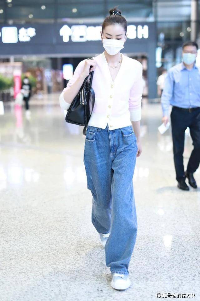 整体 早秋跟着超模穿，打造高端多变造型，刘雯这6组搭配可以大胆试试