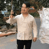 幽默段子：宿管阿姨掀開我的被子一頓胖揍，叫你裝睡，叫你裝睡 搞笑整蠱 第5张