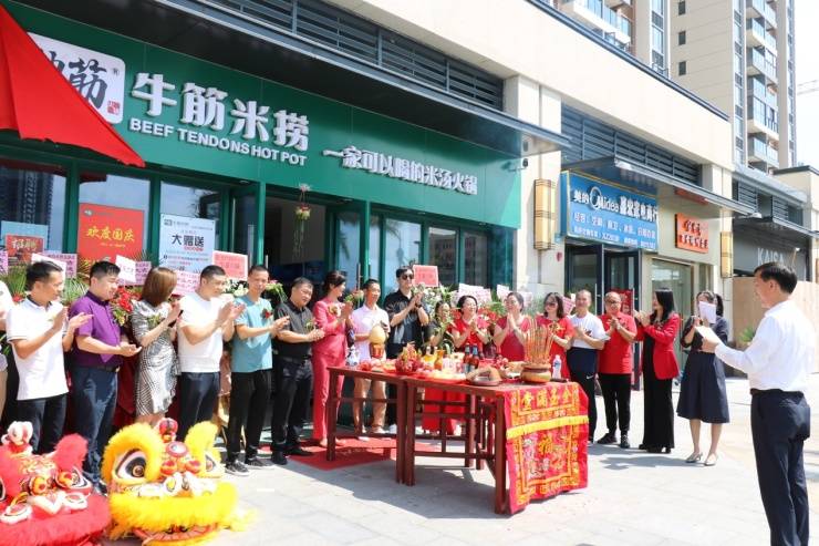 全国连锁珠海第一家牛筋米捞火锅强势开业