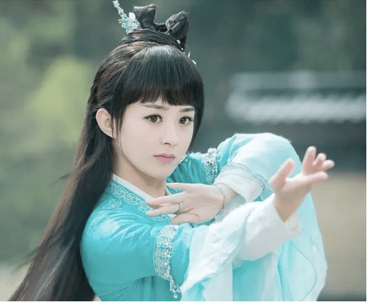 发型厚刘海才是女演员的克星！热巴变呆滞，赵丽颖傻气，丑得形态各异