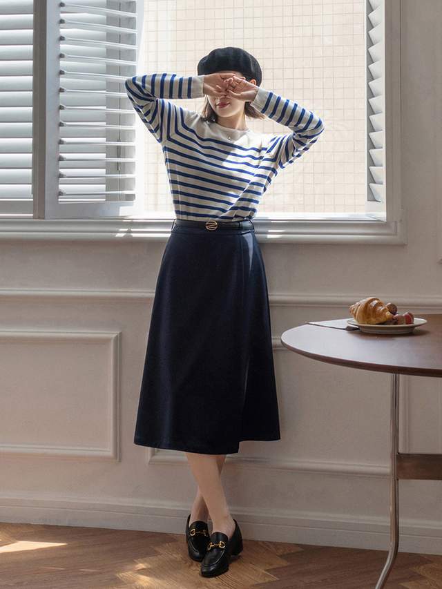 黑色 普通人也适合穿的风格，棕色衬衫+黑色牛仔裤，保暖又时尚