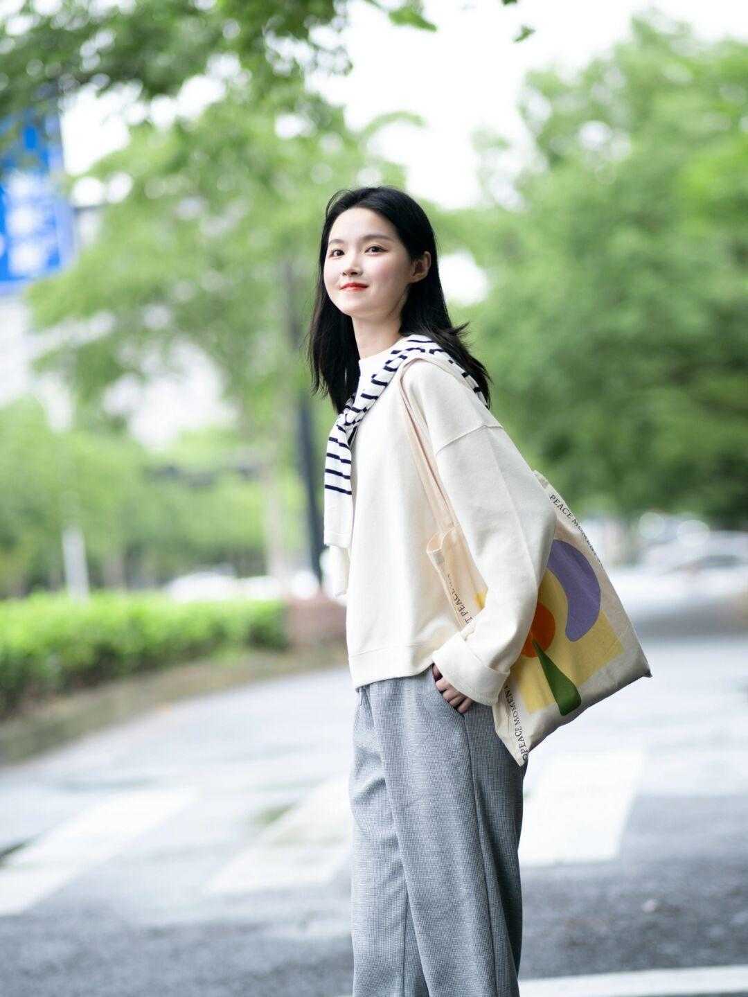 卫衣 卫衣可别只会穿黑白灰了！试试这六种颜色，一套比一套还洋气