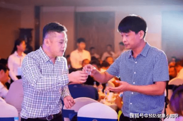 肝脏|肝癌早期不痛不痒,若出现“2黄1红”,别拖了,早检查肝CT