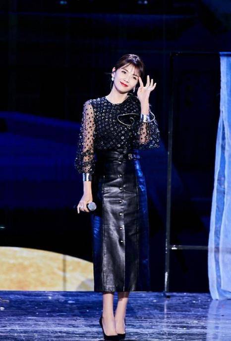 黑色 刘涛身材又出圈了，穿长裙也遮不住一双大长腿，完美hold全场