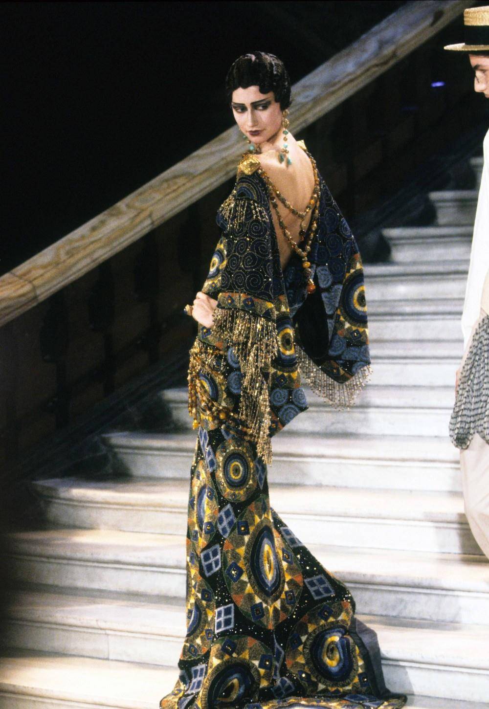 玛利亚·加 DIOR举办时尚秀，风格凌乱被质疑抄袭其他奢侈品，设计遭差评