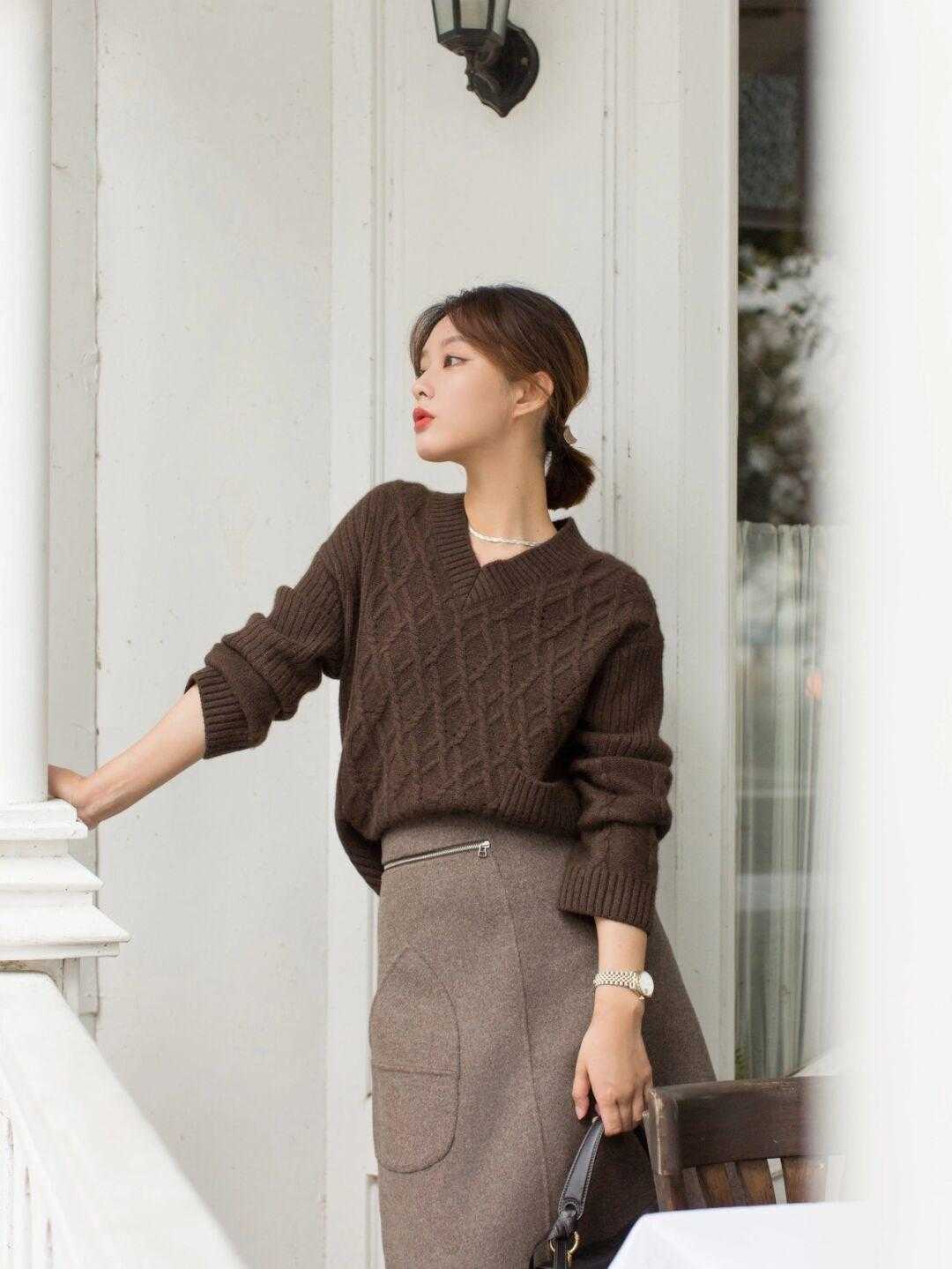 黑色 秋季，“毛衣”穿不出气质感？试试这些日常保暖的穿搭，美得高级