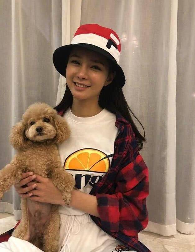 感觉 网友旅游偶遇沈梦辰,不打光不修图,皮肤黑化了妆还没素人漂亮!