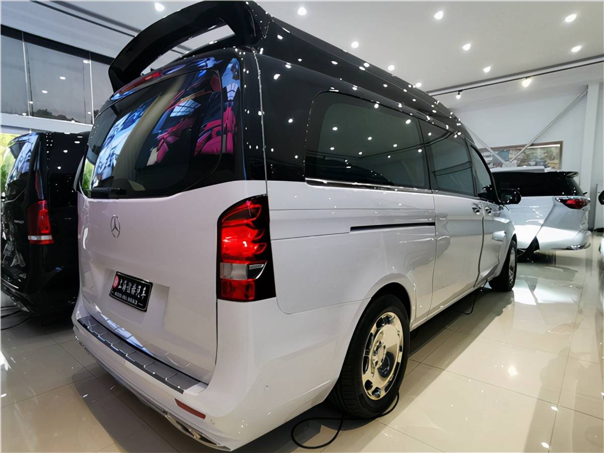 奔驰威霆改成高顶双拼色,绝对不亚于百万级别七座商务车