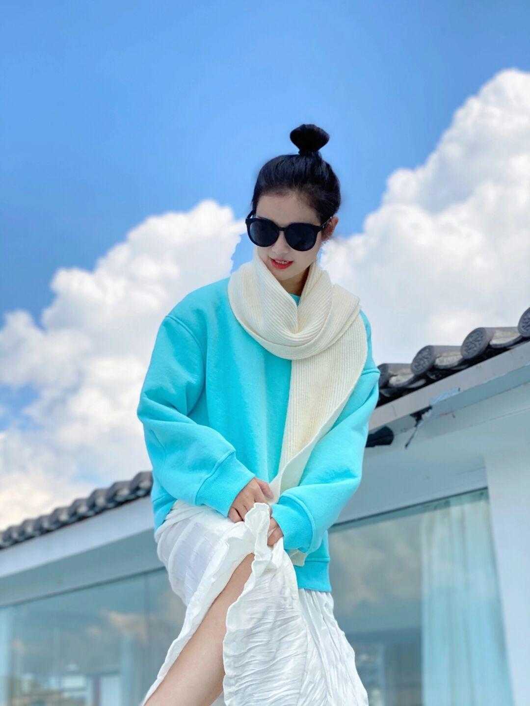 卫衣 卫衣可别只会穿黑白灰了！试试这六种颜色，一套比一套还洋气