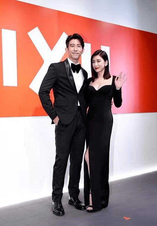 黑色 贾静雯47岁生日大咖齐聚!林心如素颜捧场,邱泽大逆袭帅过霍建华