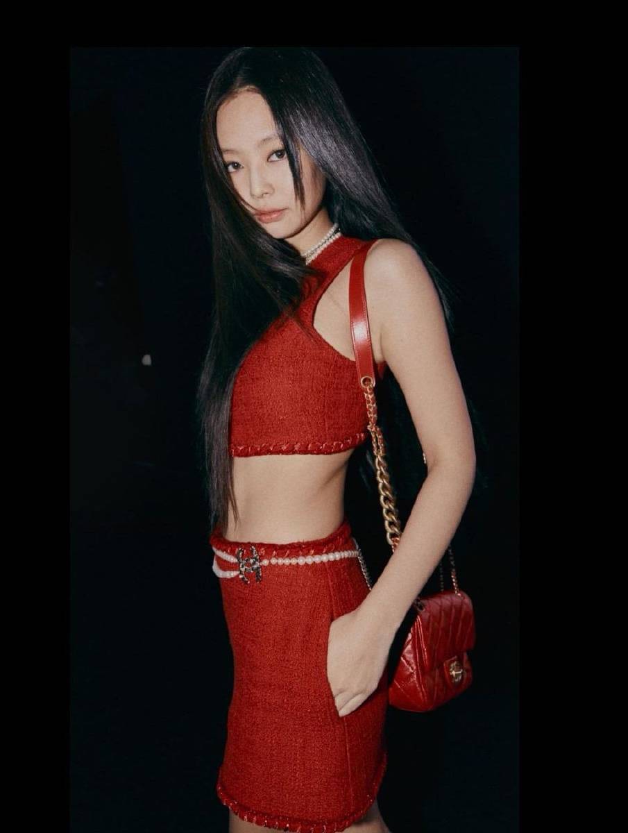 大气 神仙打架！Jennie与小K和德普女儿同框，Jennie小蛮腰超抢眼