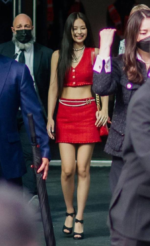 大气 神仙打架！Jennie与小K和德普女儿同框，Jennie小蛮腰超抢眼