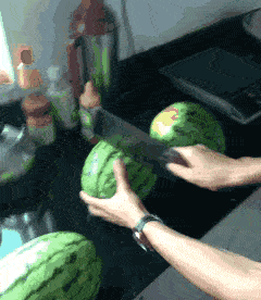 高个|搞笑GIF:你看你非要倒着开,现在好了吧